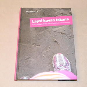 Päivi Setälä Lapsi kuvan takana - Erityisiä piirteitä lasten valokuvailmaisussa